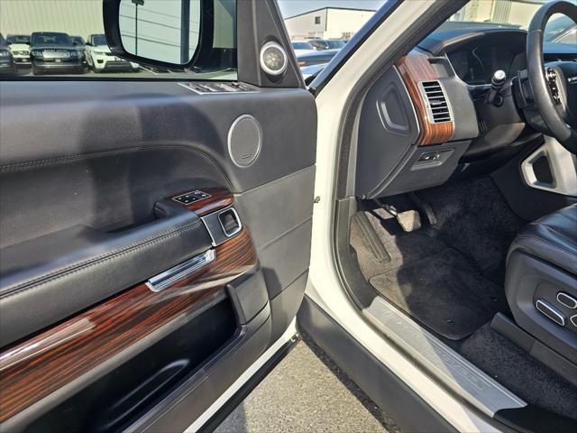 Photo of 2013 Fuji White Land Rover Range Rover