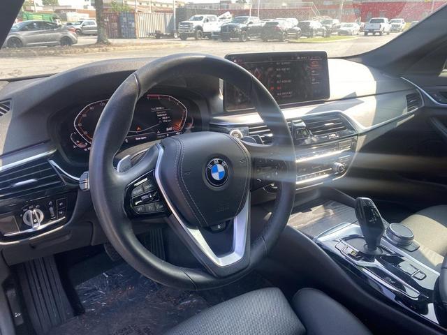 Photo of 2022 Black Sapphire Metallic BMW 530