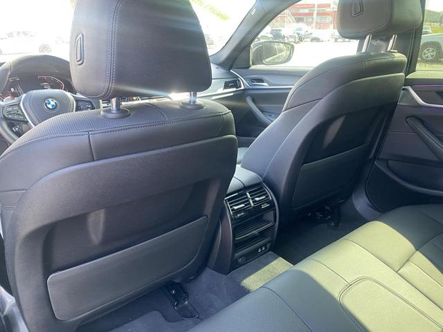 Photo of 2022 Black Sapphire Metallic BMW 530