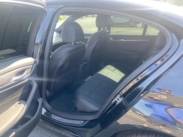 Photo of 2022 Black Sapphire Metallic BMW 530