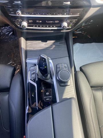 Photo of 2022 Black Sapphire Metallic BMW 530