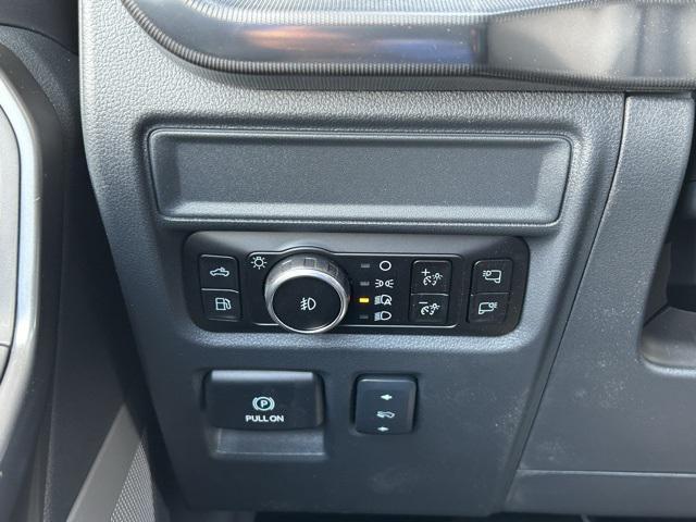 Photo of 2025 White Metallic Ford F-150
