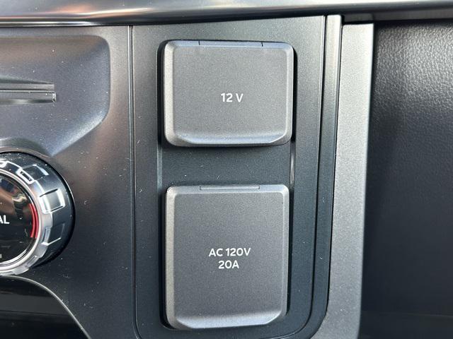 Photo of 2025 White Metallic Ford F-150