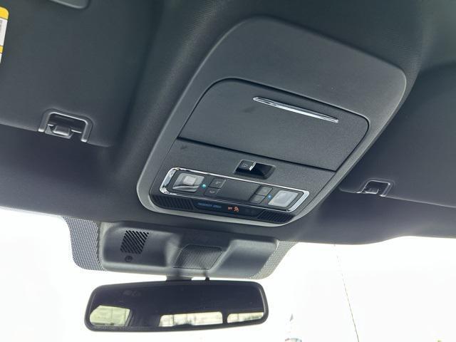 Photo of 2025 White Metallic Ford F-150