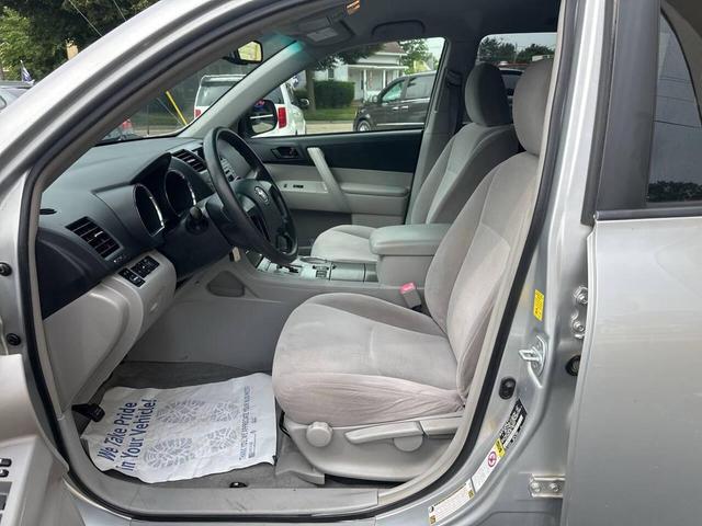 Photo of 2009 Classic Silver Metallic Toyota Highlander