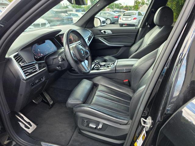 Photo of 2019 Black Sapphire Metallic BMW X7