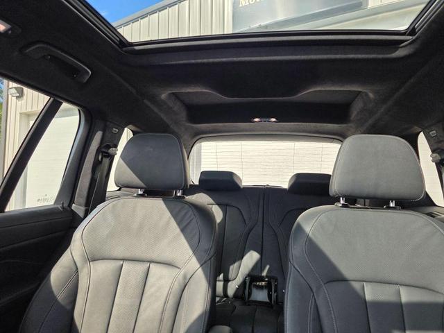 Photo of 2019 Black Sapphire Metallic BMW X7