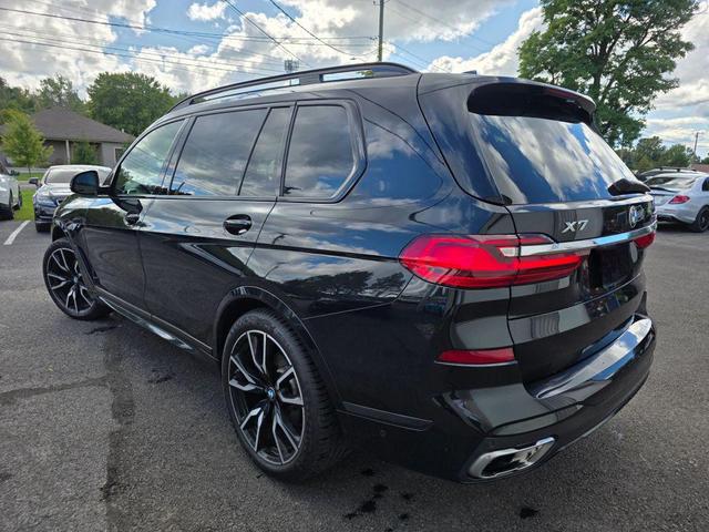 Photo of 2019 Black Sapphire Metallic BMW X7