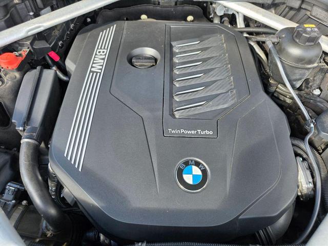 Photo of 2019 Black Sapphire Metallic BMW X7