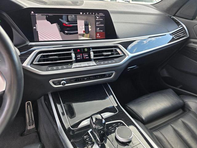 Photo of 2019 Black Sapphire Metallic BMW X7