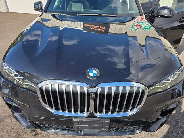 Photo of 2019 Black Sapphire Metallic BMW X7