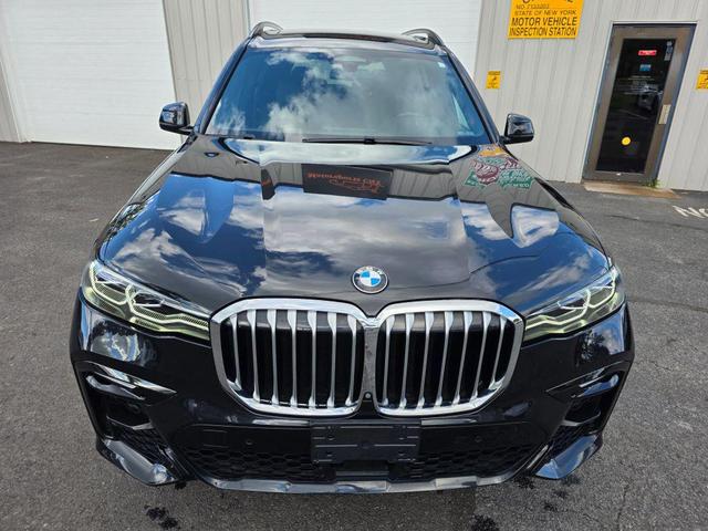 Photo of 2019 Black Sapphire Metallic BMW X7
