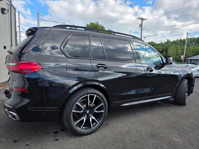 Photo of 2019 Black Sapphire Metallic BMW X7