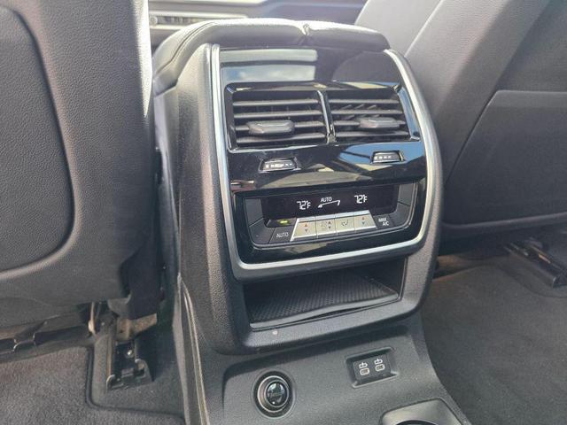 Photo of 2019 Black Sapphire Metallic BMW X7