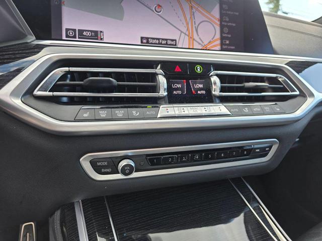 Photo of 2019 Black Sapphire Metallic BMW X7