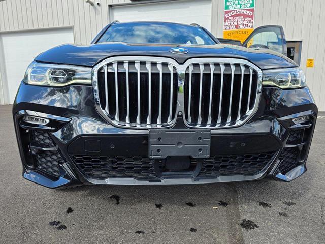 Photo of 2019 Black Sapphire Metallic BMW X7