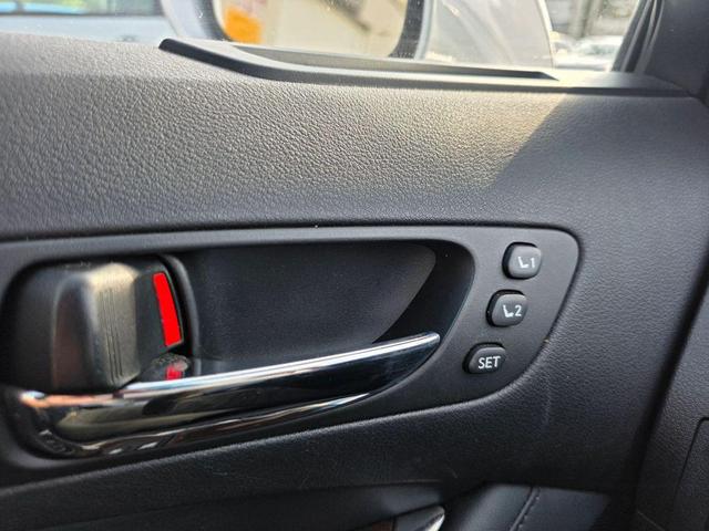 Photo of 2010 Silver Lexus ES 350