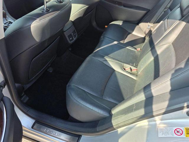 Photo of 2010 Silver Lexus ES 350
