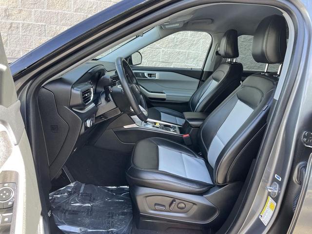 Photo of 2023 Carbonized Gray Metallic Ford Explorer