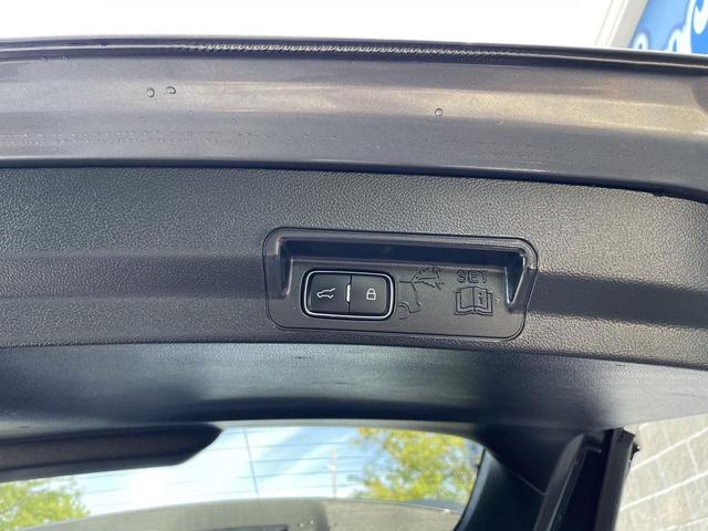 Photo of 2023 Carbonized Gray Metallic Ford Explorer