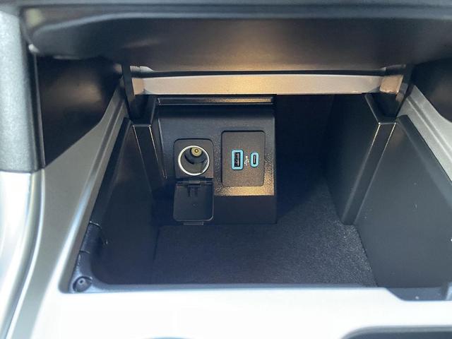 Photo of 2023 Carbonized Gray Metallic Ford Explorer
