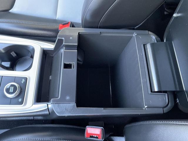 Photo of 2023 Carbonized Gray Metallic Ford Explorer