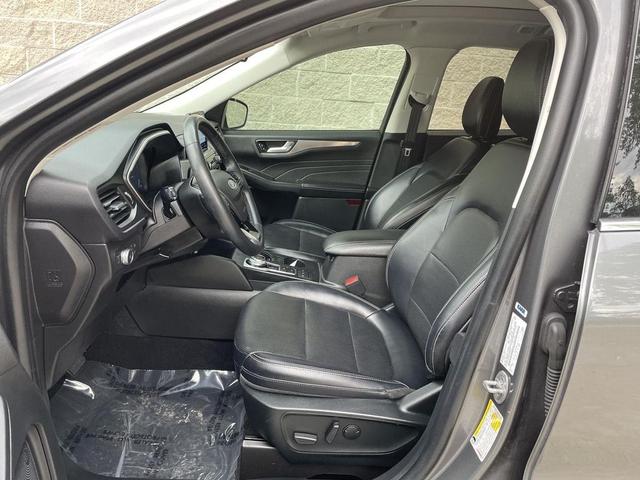 Photo of 2022 Carbonized Gray Ford Escape