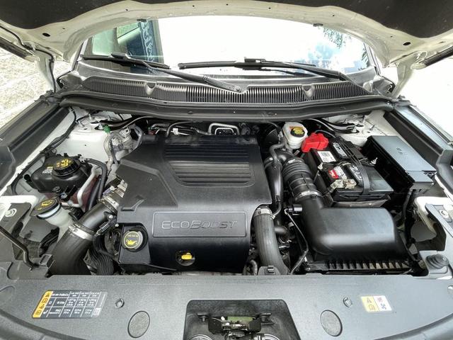 Photo of 2018 White Platinum Metallic Tri-Coat Ford Explorer