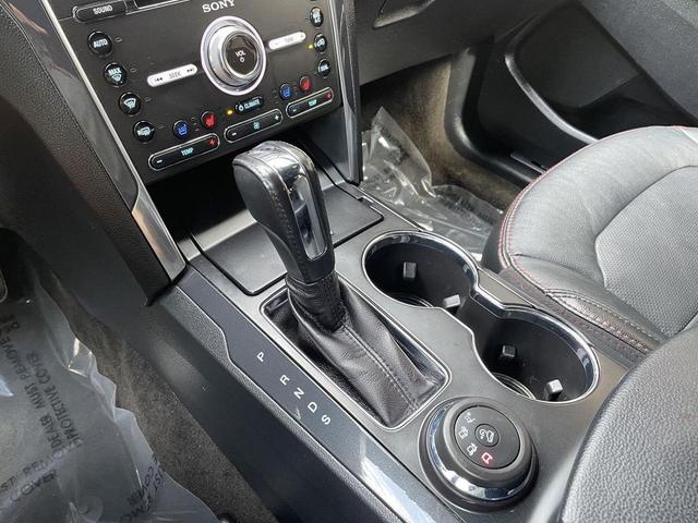 Photo of 2018 White Platinum Metallic Tri-Coat Ford Explorer