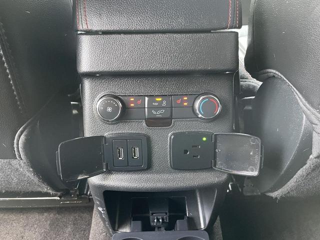 Photo of 2018 White Platinum Metallic Tri-Coat Ford Explorer