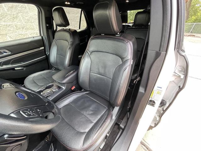 Photo of 2018 White Platinum Metallic Tri-Coat Ford Explorer