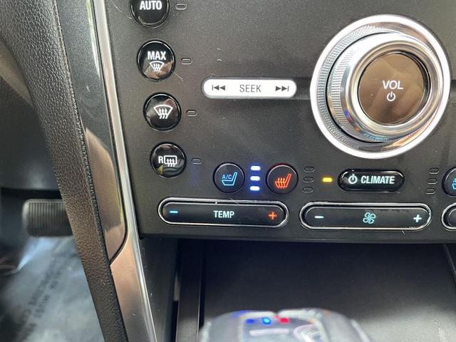 Photo of 2018 White Platinum Metallic Tri-Coat Ford Explorer
