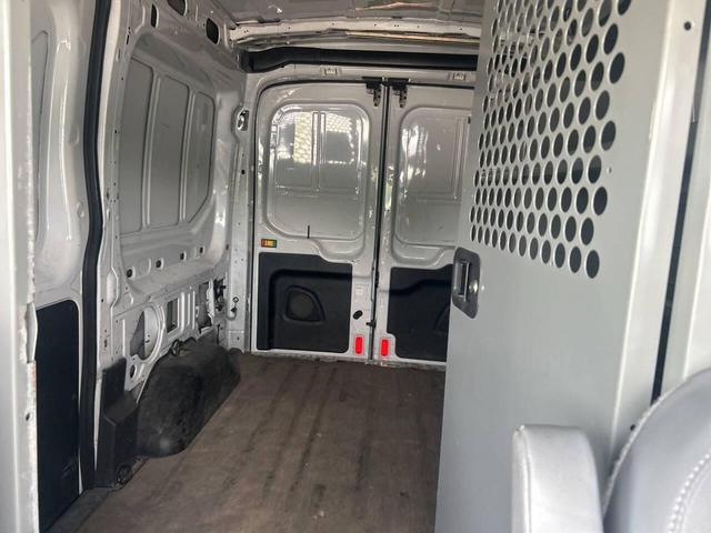 Photo of 2017 Off White Ford Transit-150