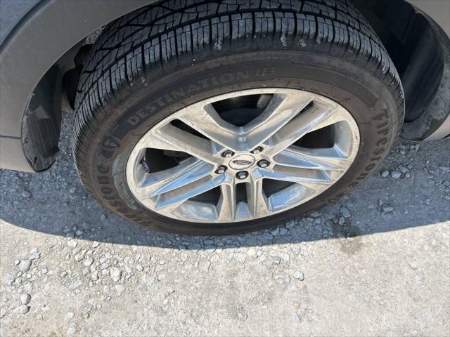 Photo of 2016 Blue Jeans Metallic Ford Explorer