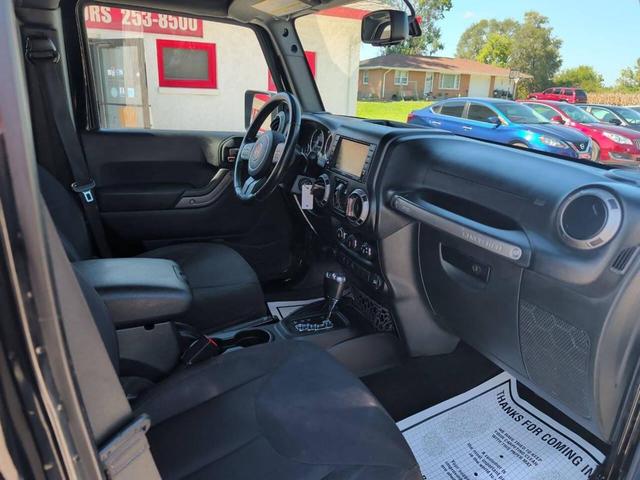 Photo of 2015 Black Clearcoat Jeep Wrangler Unlimited