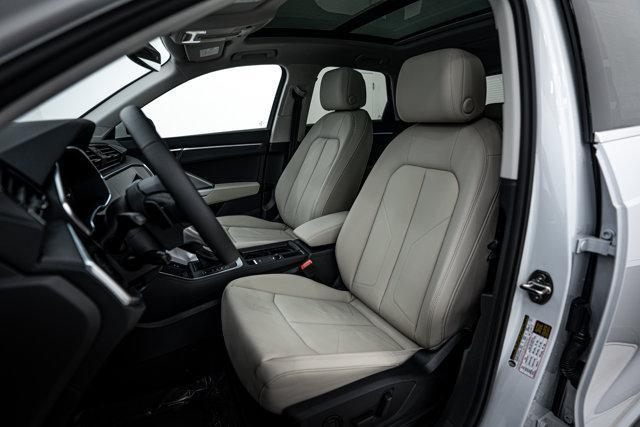 Photo of 2025 Glacier White Audi Q3