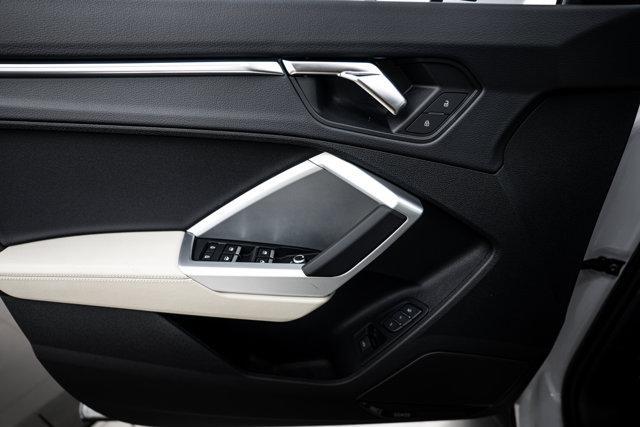Photo of 2025 Glacier White Audi Q3