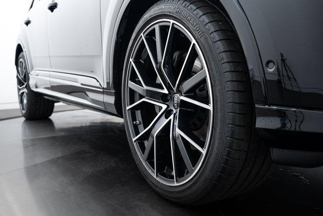 Photo of 2025 Black Audi Q7