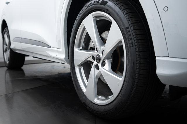 Photo of 2025 Glacier White Audi Q5