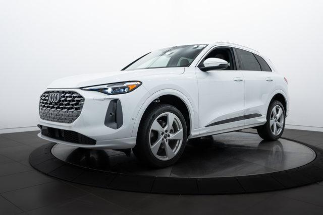 Photo of 2025 Glacier White Audi Q5