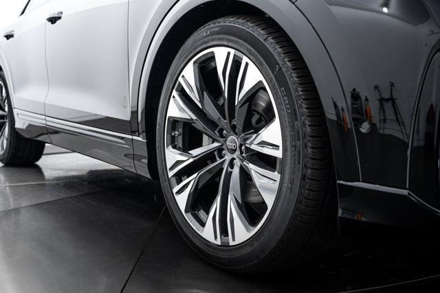 Photo of 2025 Black Audi Q8