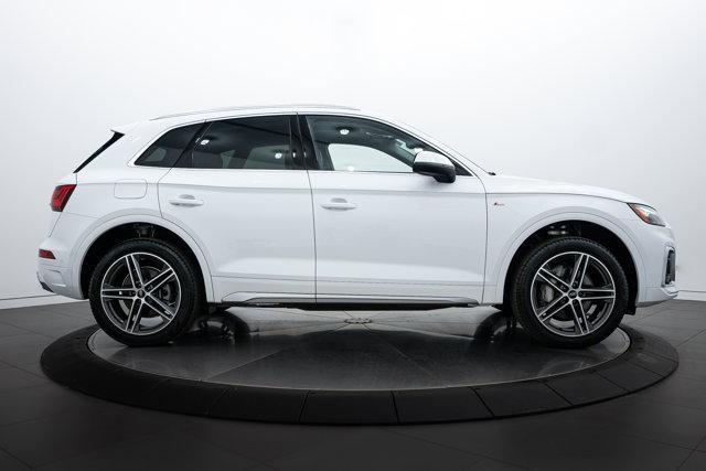 Photo of 2025 Arkona White Audi Q5