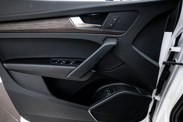 Photo of 2025 Arkona White Audi Q5