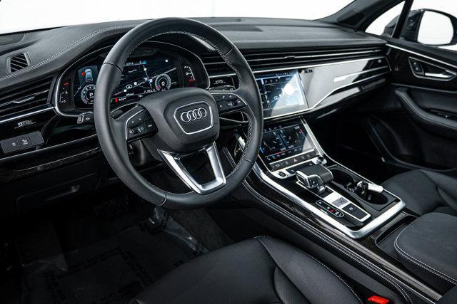 Photo of 2025 Mythos Black Metallic Audi Q7