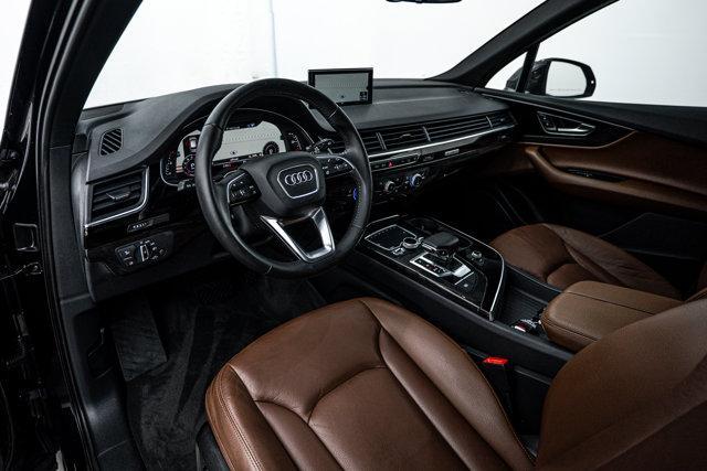 Photo of 2017 Ink Blue Metallic Audi Q7
