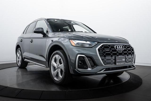 Photo of 2025 Daytona Gray Pearl Effect Audi Q5