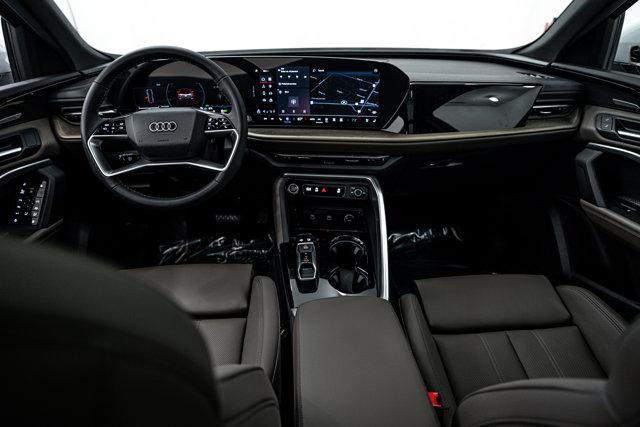 Photo of 2025 Glacier White Audi Q5