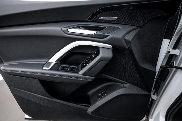 Photo of 2025 Glacier White Audi Q5