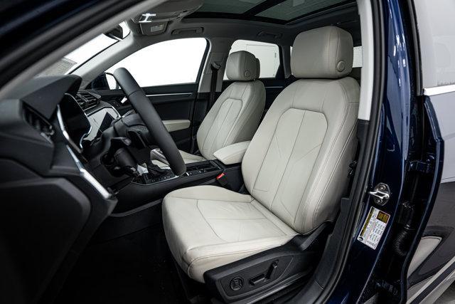Photo of 2025 Blue Audi Q3