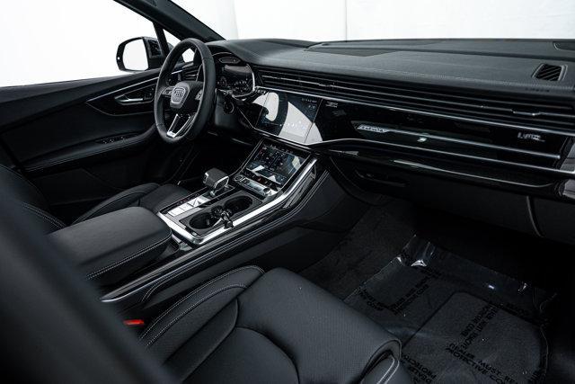 Photo of 2025 Gray Audi Q7